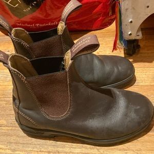Barely worn Blundstone size 4.5 women (7 USA)